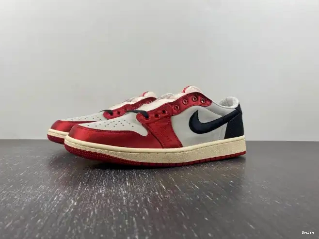 Room Trophy 1 x Away Jordan Low Air OG FN0432-100 0509